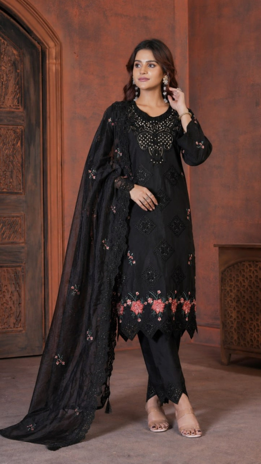 Embroidered Kurti Pant Set with Organza Dupatta – Designer Festive Wear for Women