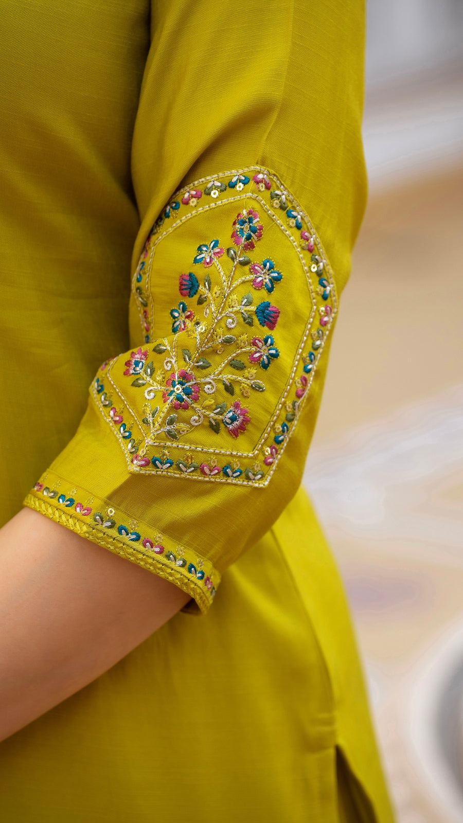 Embroidered Kurti Pant Set with Dupatta – Festive Wear for Women
