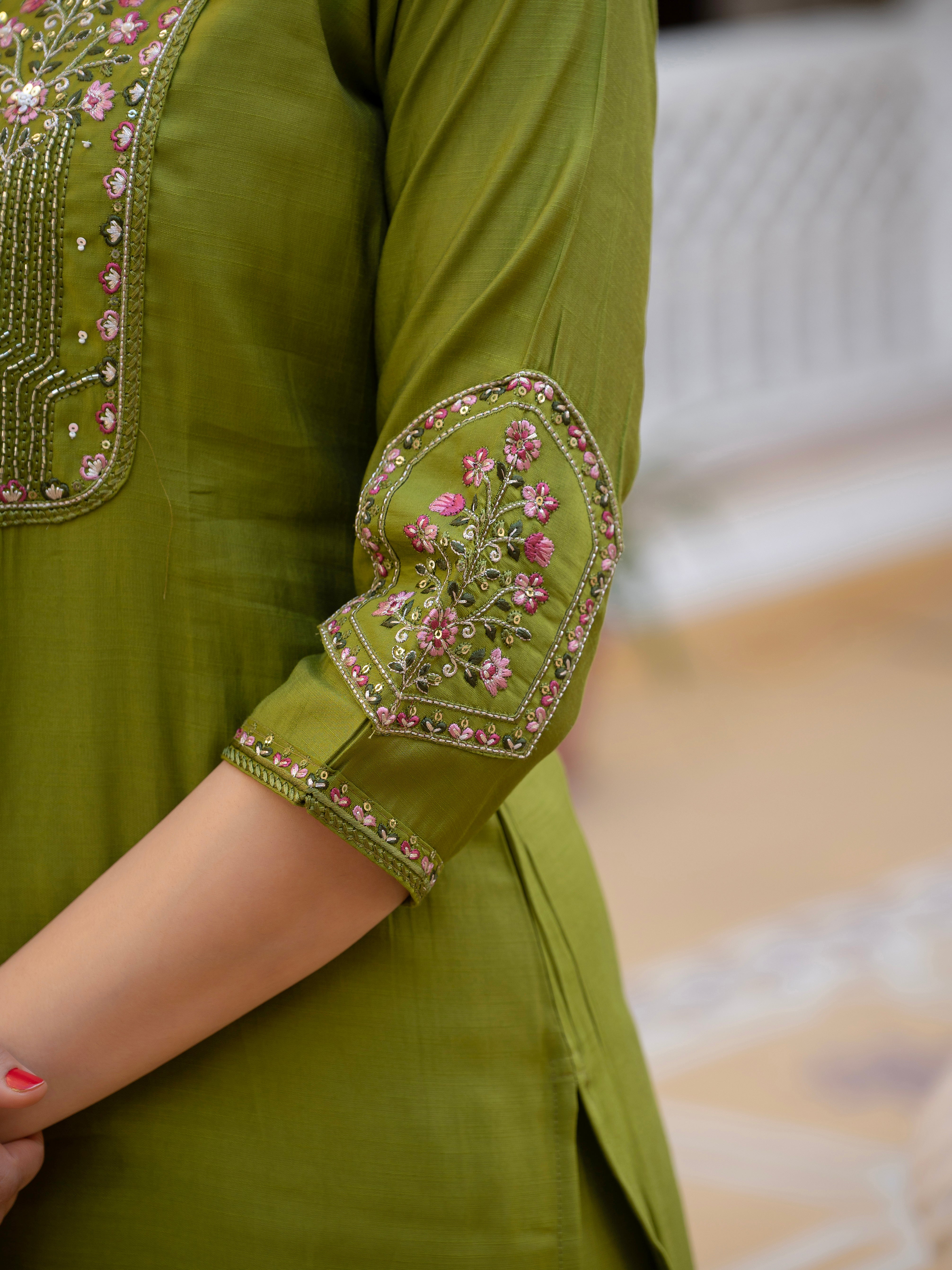 Embroidered Kurti Pant Set with Dupatta – Festive Wear for Women