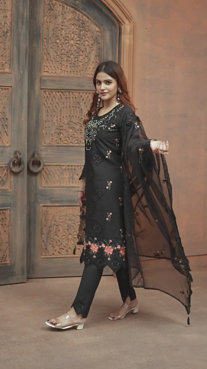 Embroidered Kurti Pant Set with Organza Dupatta – Designer Festive Wear for Women